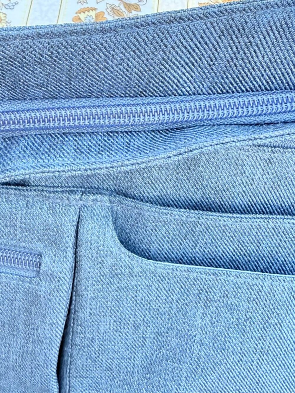 Baggallini Blue Denim Fabric Everywhere Crossbody Purse Bag Zips and Pockets EUC - Picture 7 of 10